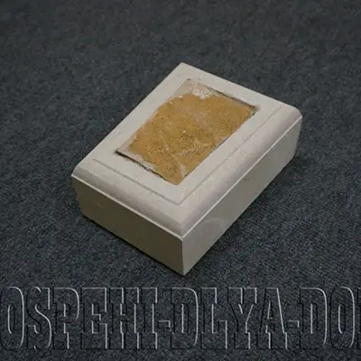 Замок с декором из доломита